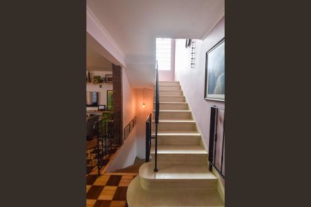 Casa à venda com 259m², 3 quartos e 2 vagas Casa à venda com 259m², 3 quartos e 2 vagasSala