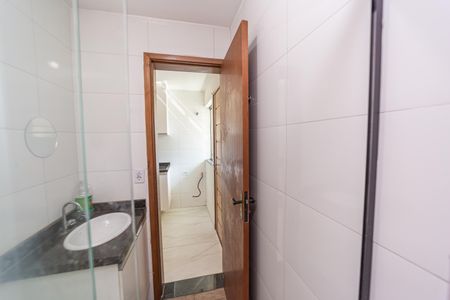 Banheiro de apartamento para alugar com 2 quartos, 41m² em Vila Marieta, São Paulo