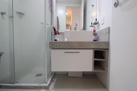 Apartamento à venda com 102m², 3 quartos e 2 vagasBanheiro da suíte