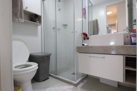 Apartamento à venda com 102m², 3 quartos e 2 vagasBanheiro da suíte