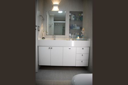 Apartamento à venda com 93m², 3 quartos e 2 vagasBanheiro