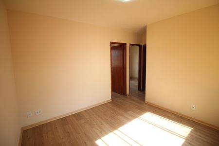 Sala de apartamento para alugar com 2 quartos, 45m² em Riacho das Pedras, Contagem