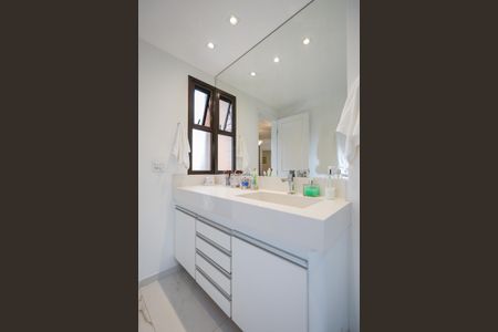 Apartamento à venda com 143m², 3 quartos e 2 vagasBanheiro da Suíte 1