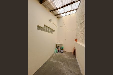 Casa à venda com 80m², 2 quartos e sem vagaQuintal