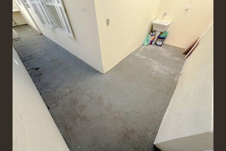 Casa à venda com 80m², 2 quartos e sem vagaQuintal