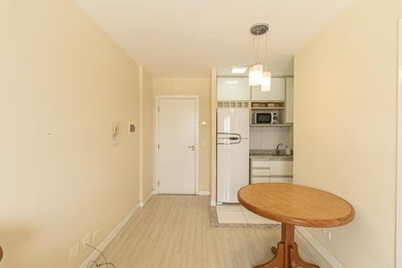 Sala de apartamento para alugar com 1 quarto, 33m² em Novo Mundo, Curitiba