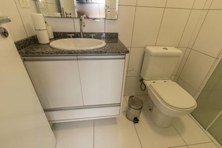 Banheiro da Suíte de apartamento para alugar com 1 quarto, 33m² em Novo Mundo, Curitiba