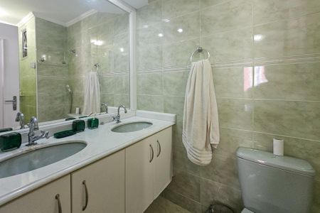 Apartamento para alugar com 160m², 3 quartos e 1 vagaBanheiro da suíte 