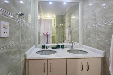 Apartamento para alugar com 160m², 3 quartos e 1 vagaBanheiro da suíte 