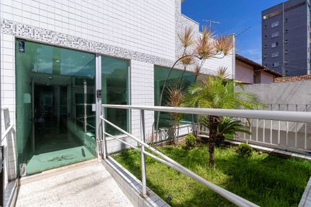 Apartamento à venda com 88m², 3 quartos e 4 vagas Apartamento à venda com 88m², 3 quartos e 4 vagasHall de entrada