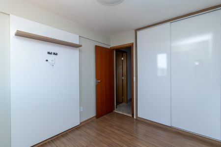Apartamento à venda com 88m², 3 quartos e 4 vagas Apartamento à venda com 88m², 3 quartos e 4 vagasQuarto 1