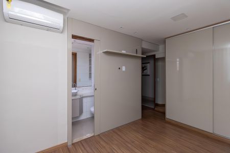 Apartamento à venda com 88m², 3 quartos e 4 vagas Apartamento à venda com 88m², 3 quartos e 4 vagasSuíte