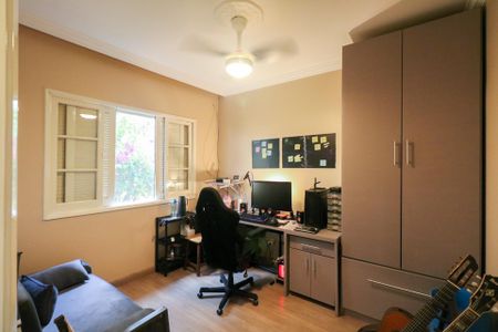 Casa à venda com 461m², 4 quartos e 4 vagasQuarto 2