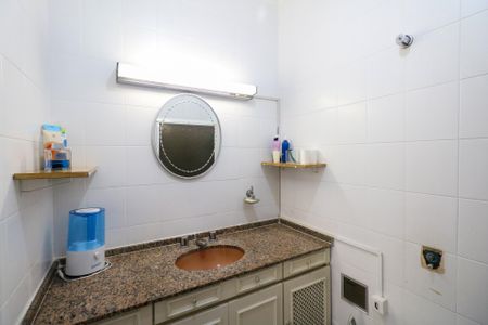 Casa à venda com 461m², 4 quartos e 4 vagasBanheiro da Suíte 2