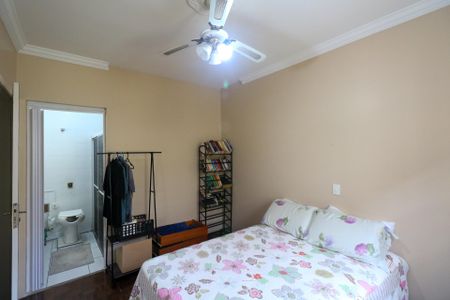 Casa à venda com 461m², 4 quartos e 4 vagasSuíte 2