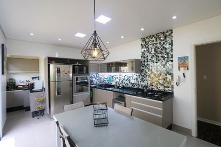 Casa à venda com 461m², 4 quartos e 4 vagasCozinha