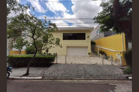 Casa à venda com 461m², 4 quartos e 4 vagasFachada