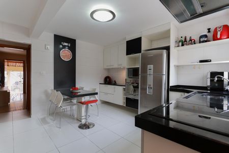 Casa à venda com 120m², 2 quartos e 2 vagasCozinha