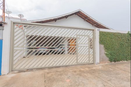 Casa à venda com 214m², 3 quartos e 5 vagasFachada