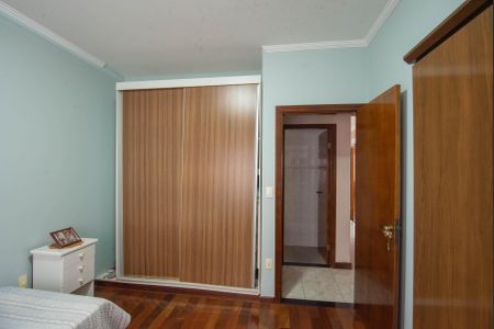 Casa à venda com 214m², 3 quartos e 5 vagasQuarto 2