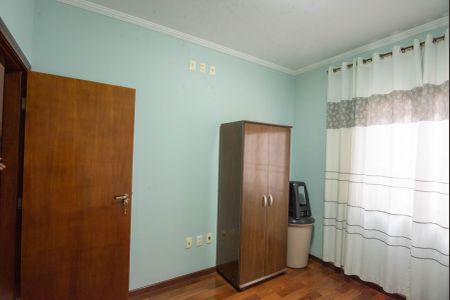 Casa à venda com 214m², 3 quartos e 5 vagasQuarto 2