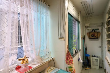 Apartamento para alugar com 110m², 3 quartos e 1 vagaÁrea de Serviço