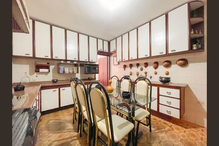 Casa à venda com 245m², 4 quartos e 6 vagasCozinha