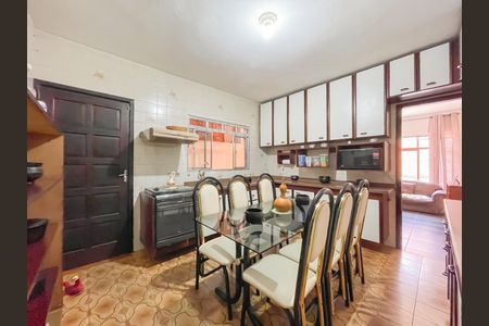 Casa à venda com 245m², 4 quartos e 6 vagasCozinha