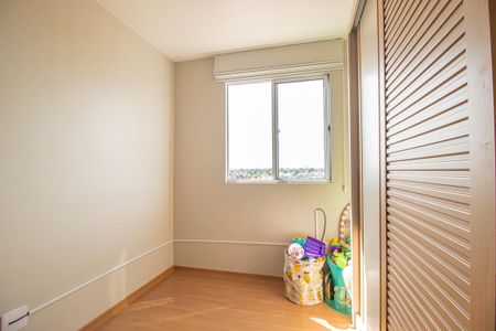 Quarto 1 de apartamento para alugar com 2 quartos, 48m² em Uberaba, Curitiba