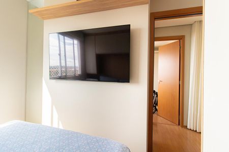 Quarto 2 de apartamento para alugar com 2 quartos, 48m² em Uberaba, Curitiba