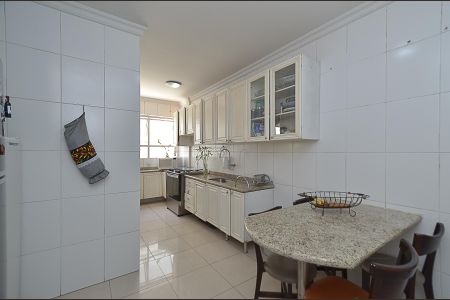 Apartamento à venda com 204m², 4 quartos e 3 vagasCozinha