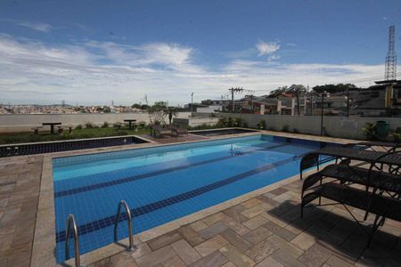 Apartamento à venda com 76m², 3 quartos e 2 vagas Apartamento à venda com 76m², 3 quartos e 2 vagasÁrea comum - Piscina