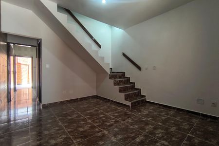 Sala de casa de condomínio para alugar com 2 quartos, 108m² em Taquara, Rio de Janeiro