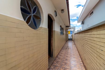 Casa à venda com 500m², 3 quartos e 6 vagasCorredor Lateral