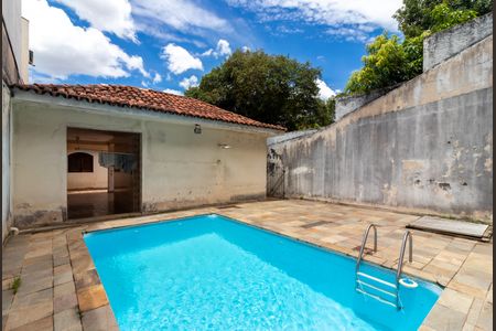 Casa à venda com 500m², 3 quartos e 6 vagasQuintal - Piscina