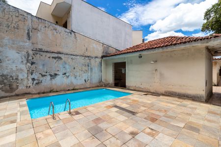 Casa à venda com 500m², 3 quartos e 6 vagasQuintal - Piscina