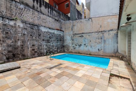 Casa à venda com 500m², 3 quartos e 6 vagasQuintal - Piscina