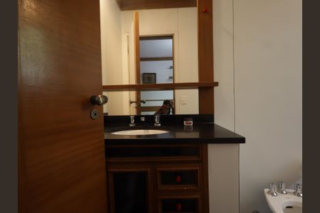 Casa à venda com 468m², 4 quartos e 2 vagasBanheiro da Suíte 3