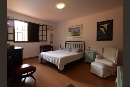 Casa à venda com 468m², 4 quartos e 2 vagasSuíte 2