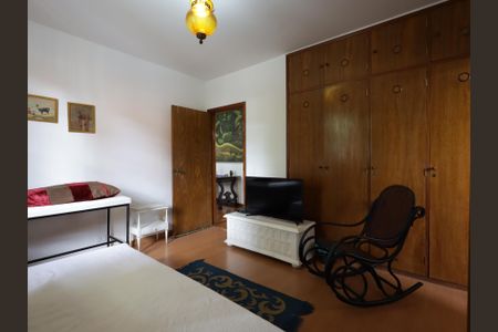 Casa à venda com 468m², 4 quartos e 2 vagasSuíte 1