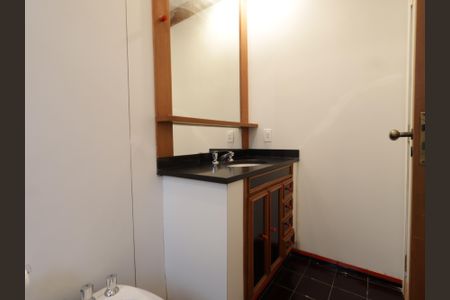 Casa à venda com 468m², 4 quartos e 2 vagasBanheiro da Suíte 4