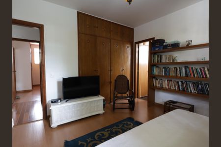 Casa à venda com 468m², 4 quartos e 2 vagasSuíte 1