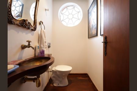 Casa à venda com 468m², 4 quartos e 2 vagasLavabo