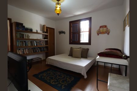 Casa à venda com 468m², 4 quartos e 2 vagasSuíte 1