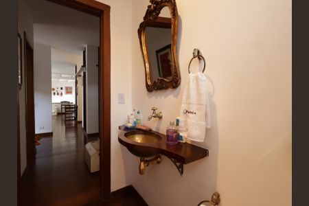 Casa à venda com 468m², 4 quartos e 2 vagasLavabo