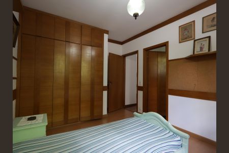 Casa à venda com 468m², 4 quartos e 2 vagasSuíte 3