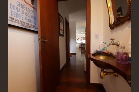 Casa à venda com 468m², 4 quartos e 2 vagasLavabo