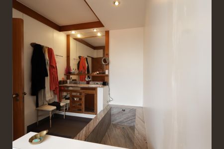 Casa à venda com 468m², 4 quartos e 2 vagasBanheiro da Suíte 2