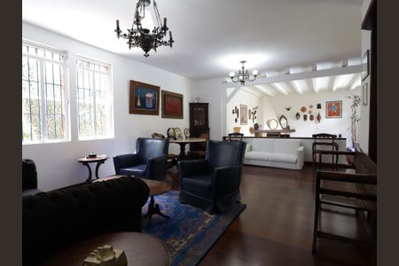 Casa à venda com 468m², 4 quartos e 2 vagasSala