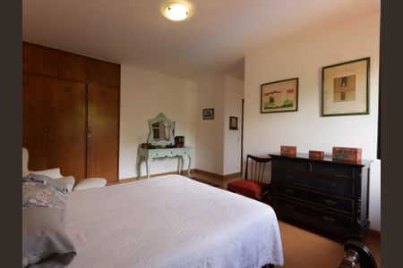 Casa à venda com 468m², 4 quartos e 2 vagasSuíte 2